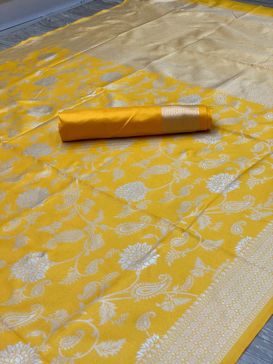 Kanjivaram Banarasi Soft Silk Saree – Timeless Elegance with Traditional Grace