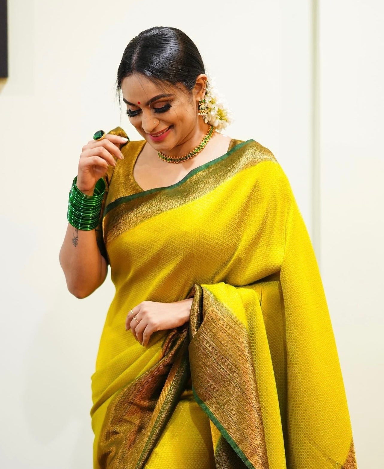 Banarasi Soft Silk Saree with Elegant Luster – Perfect with Golden Jewelry