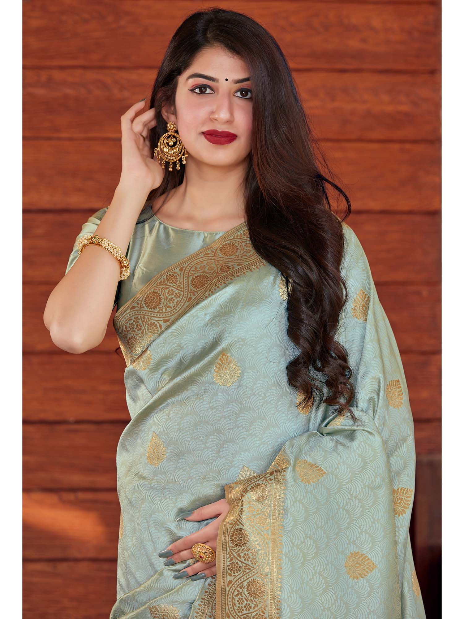 Banarasi Soft Silk Saree with Gold Zari & Heavy Brocade – Exquisite Craftsmanship