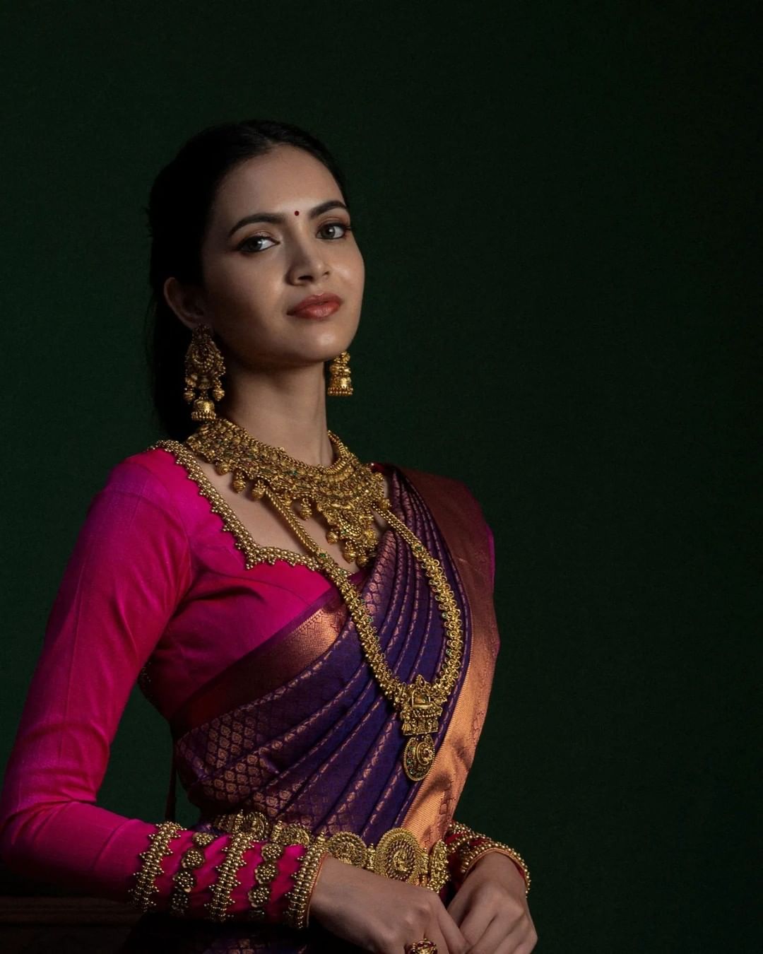 Elegant Banarasi Soft Silk Saree – Traditional Weave & Artistic Pallu Finish