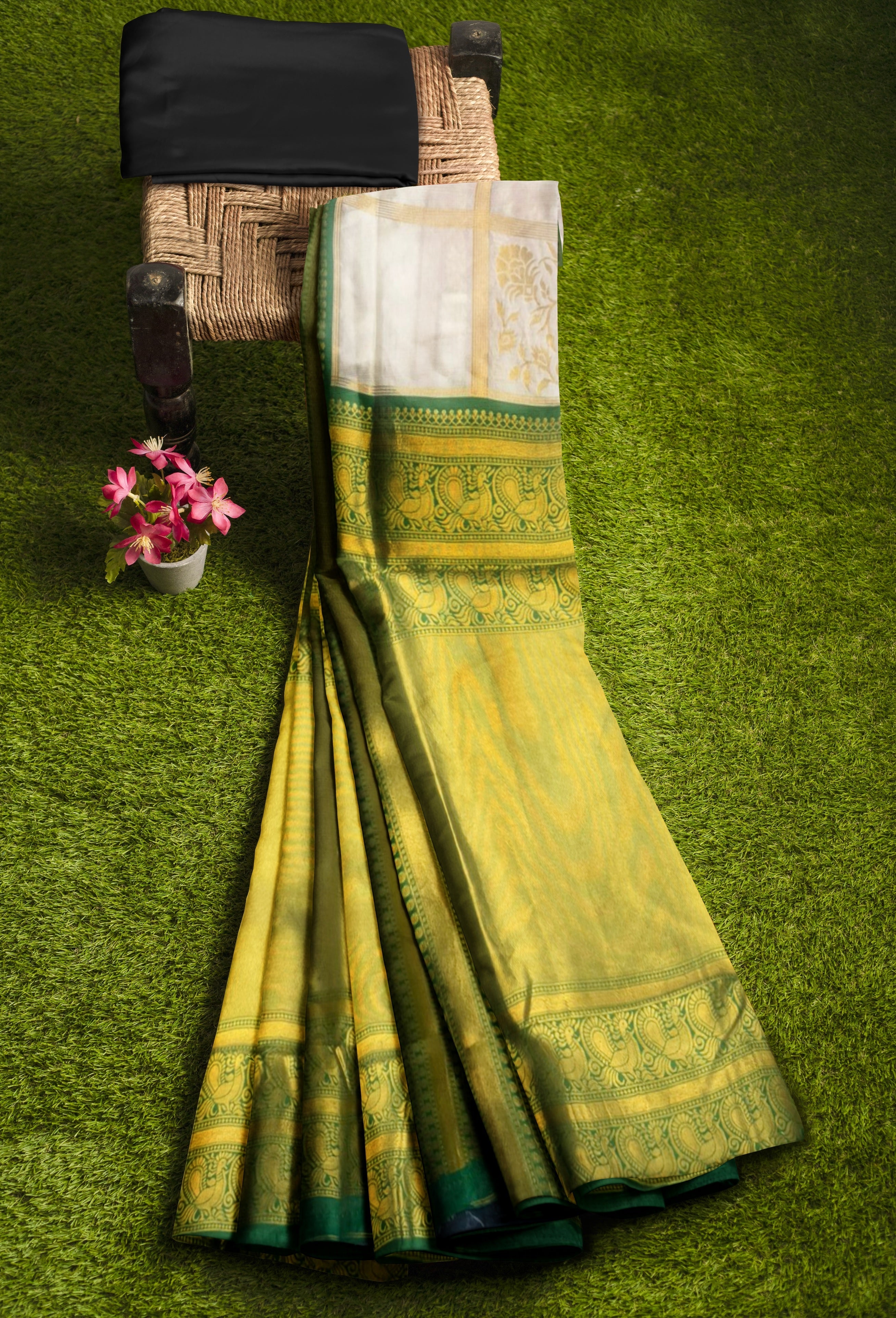 Handcrafted Kanjivaram Design Banarasi Soft Silk Saree with Gorgeous Zari Work