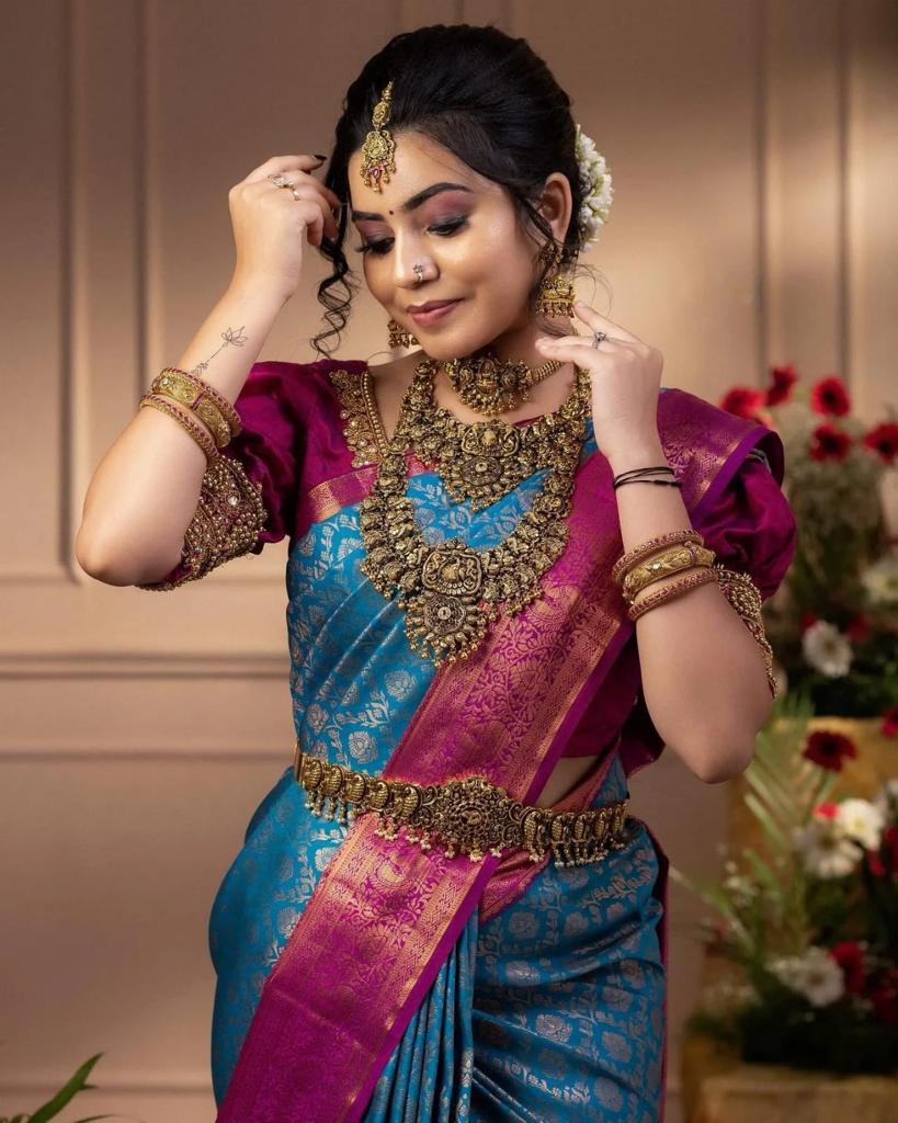 Banarasi Silk Saree in Soft Finish – Copper Zari Highlights & Classic Jacquard Weave
