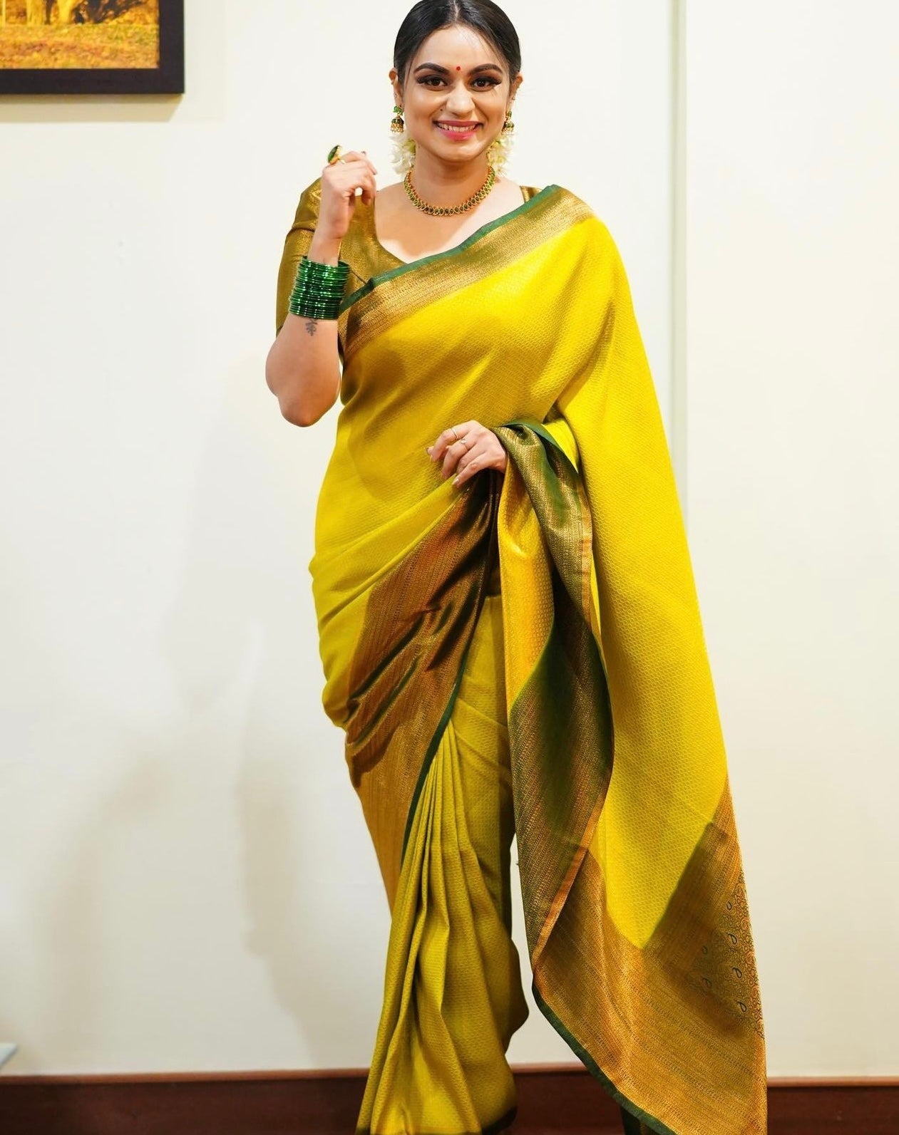 Banarasi Soft Silk Saree with Elegant Luster – Perfect with Golden Jewelry