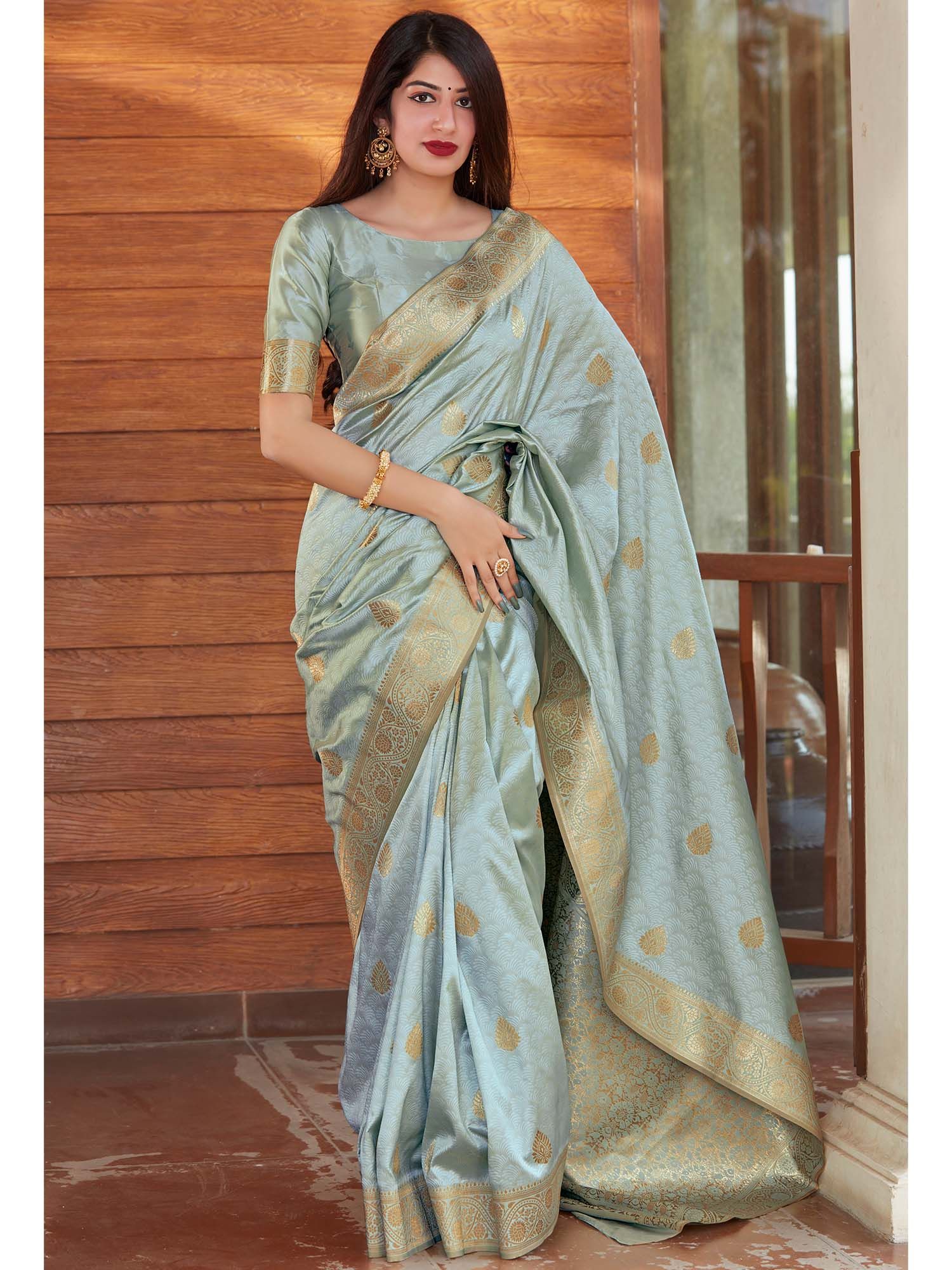 Banarasi Soft Silk Saree with Gold Zari & Heavy Brocade – Exquisite Craftsmanship