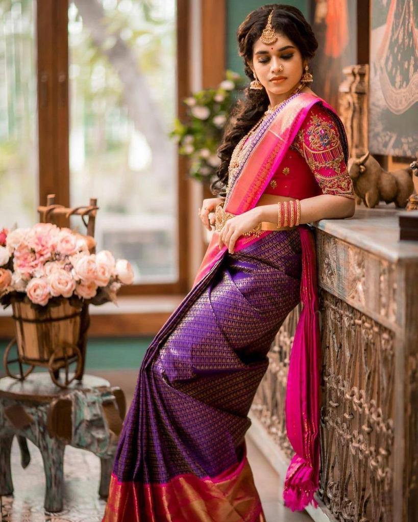 anarasi Soft Silk Saree – Stunning Luster & Ideal Pairing with Golden Accessories