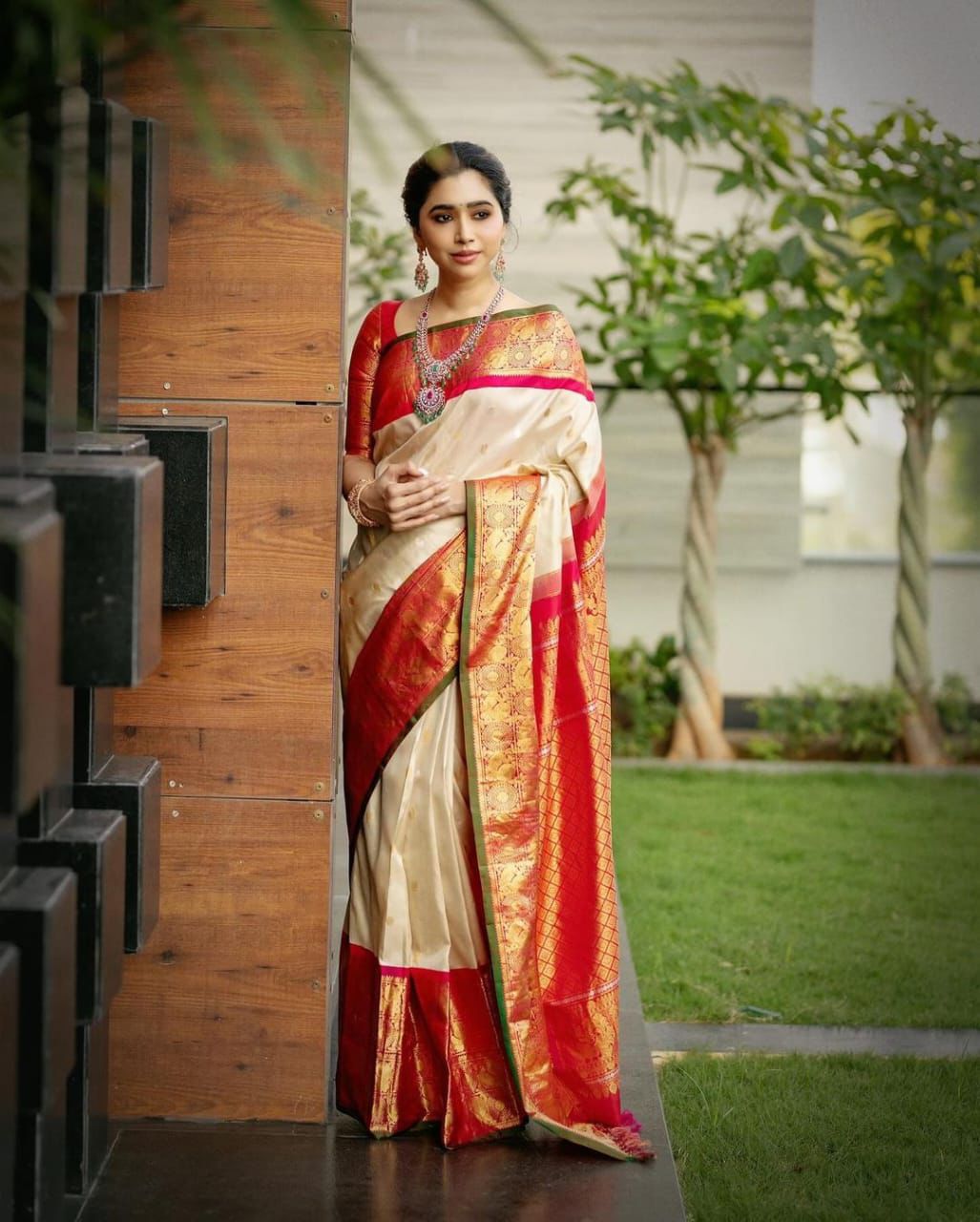 Elegant Banarasi Soft Silk Saree with Rich Gold Zari Brocade Work