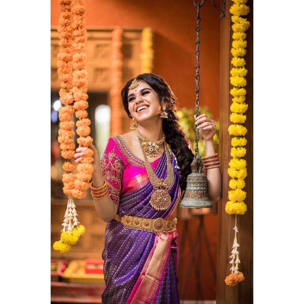 anarasi Soft Silk Saree – Stunning Luster & Ideal Pairing with Golden Accessories