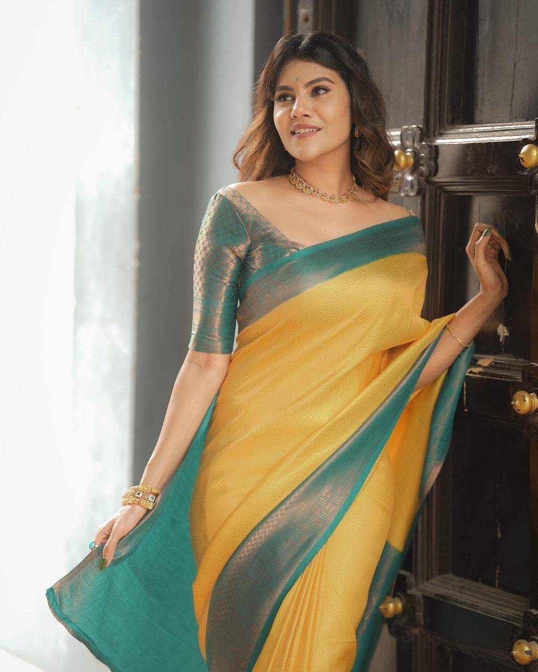 Timeless Brocade Charm – Banarasi Soft Silk Saree with Gold Zari Weaving