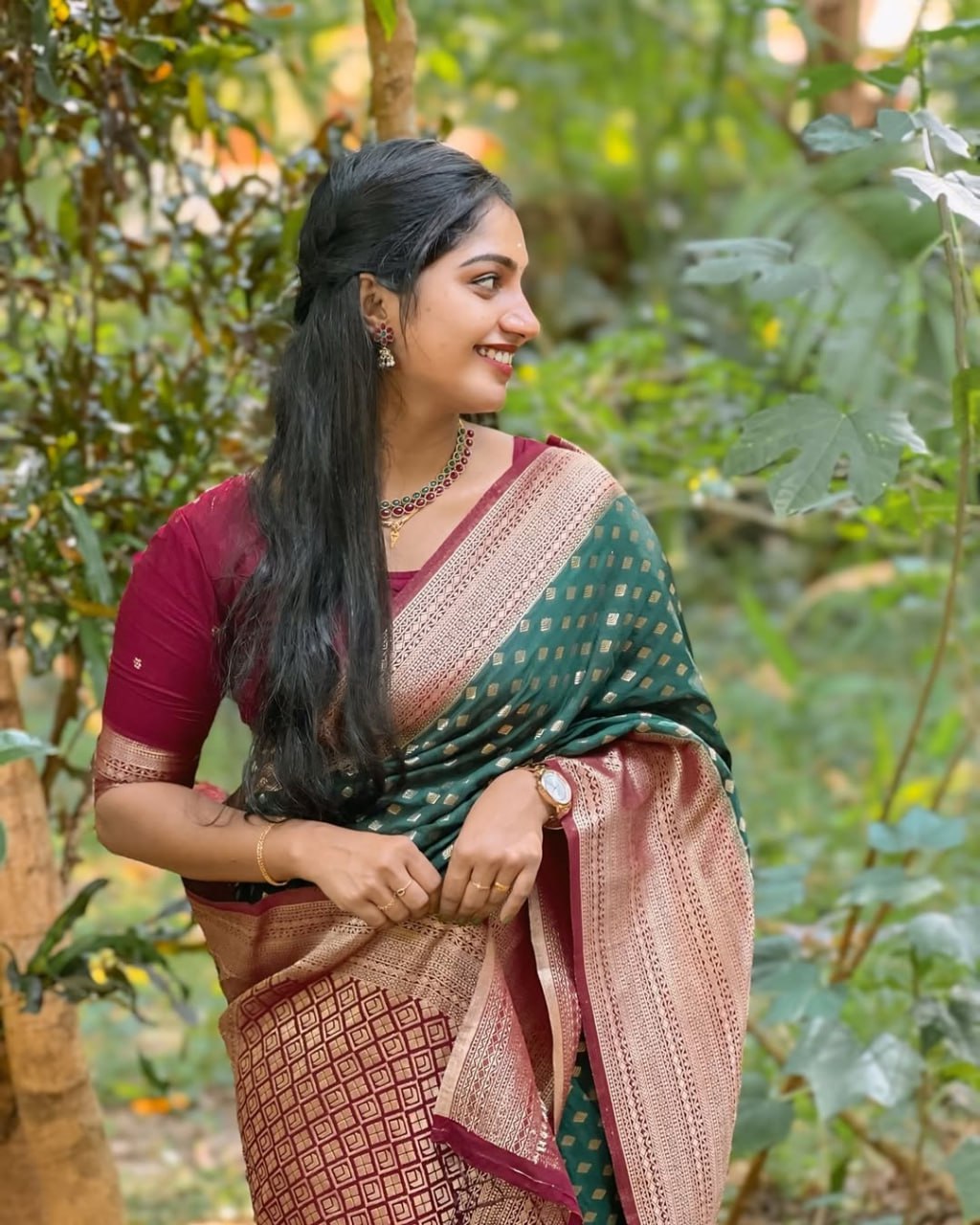 Banarasi Soft Silk Saree with Minimal Design and Gold Zari Weaving – Elegant Simplicity by Shakuntala Saree
